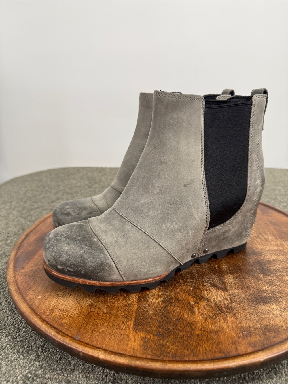 Sorel Boots Wm 9 Lea Gray Leather Hidden Wedge Chelsea Ankle Pull On